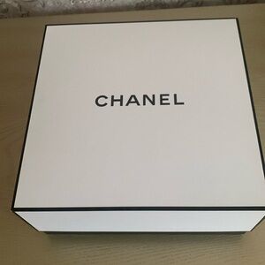 9x9x4 Chanel box